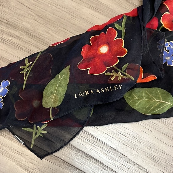 90’s LAURA ASHLEY VTG SILK SCARF BLACK RED BLUE - Picture 8 of 8